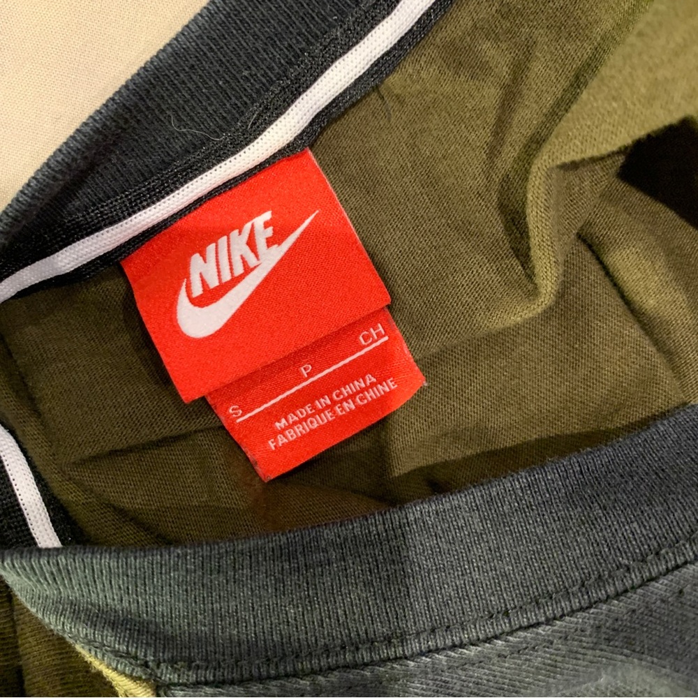 Womens Nike Cropped T Shirt - Picture 3 of 3